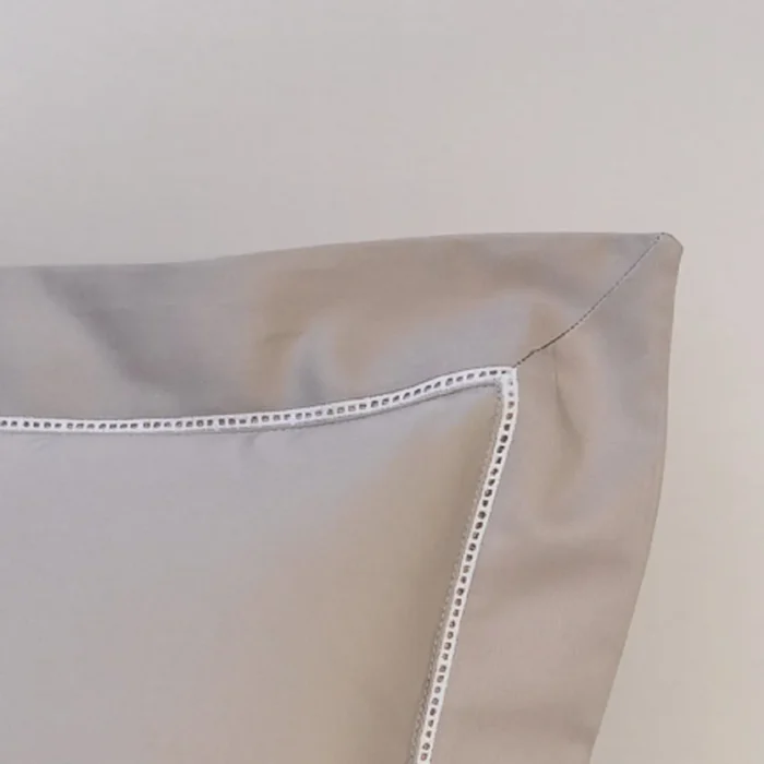CAPA ALMOFADA - 30x40cm - ARTELASSE - 400 FIOS - AJOUR - KAKI CAMELO - Imagem 2