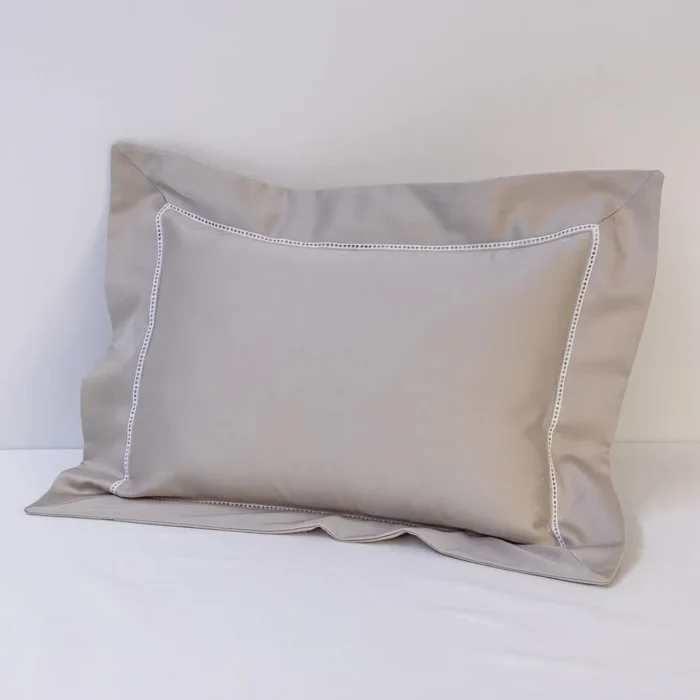 CAPA ALMOFADA - 30x40cm - ARTELASSE - 400 FIOS - AJOUR - KAKI CAMELO - Imagem 3